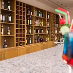 Amaryllis Front فندق لاردوس