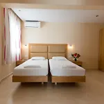 Hotel Amaryllis Front