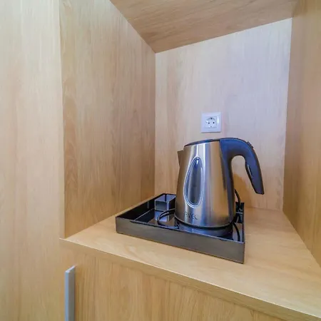 Amaryllis Front Hotel