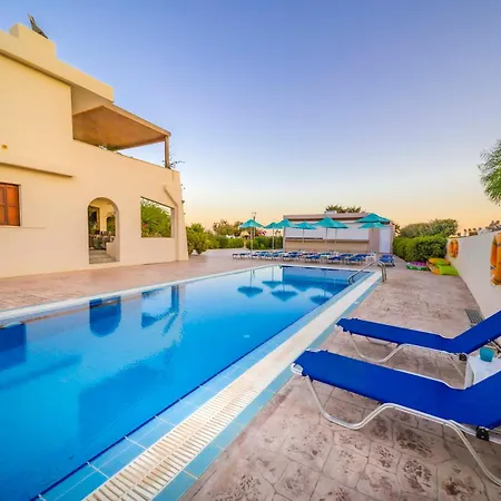 Amaryllis Front Hotel 3*