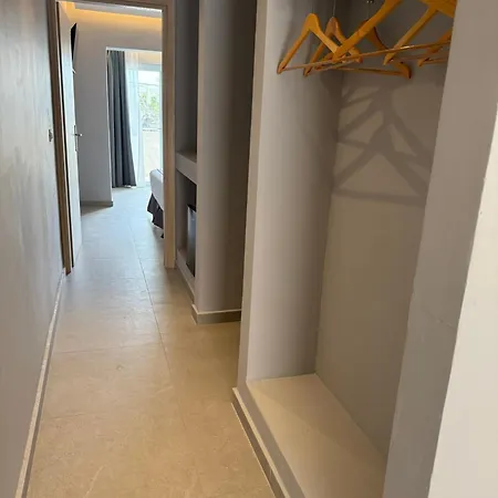 Hotel Amaryllis Front