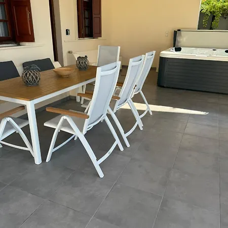 Amaryllis Front Hotel