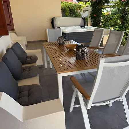 Amaryllis Front Hotel 3*