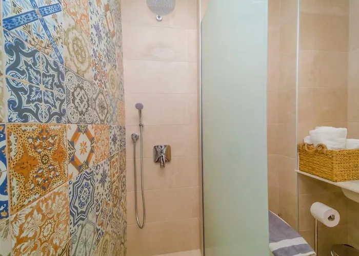 Amaryllis Front Hotel