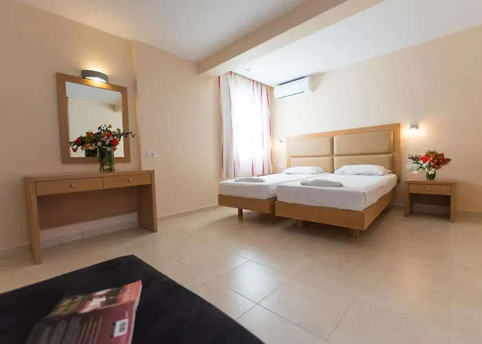 Amaryllis Front Hotel 3*