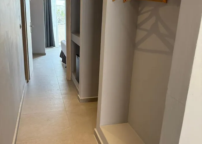 Hotel Amaryllis Front