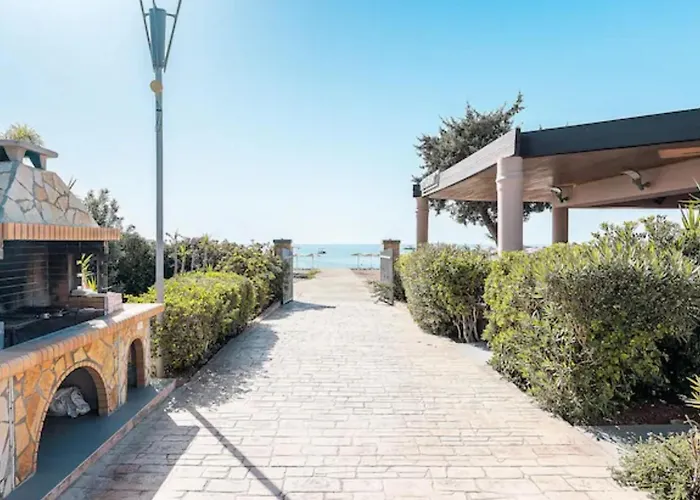 호텔 Amaryllis Front 3*