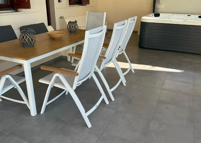 Amaryllis Front Hotel