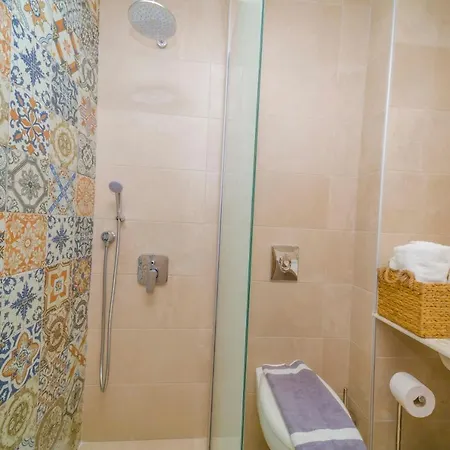 Amaryllis Front Hotel