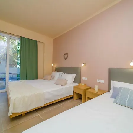 Amaryllis Front Hotel 3*