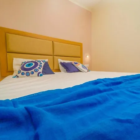 Amaryllis Front Hotel 3*